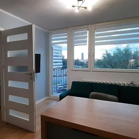 Apartman Ostrowskiego 19 *
